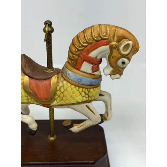 VTG Porcelain Carousel Horse Music Box 8" Taiwan Wood Base Plays Carousel Waltz - Picture 5 of 7